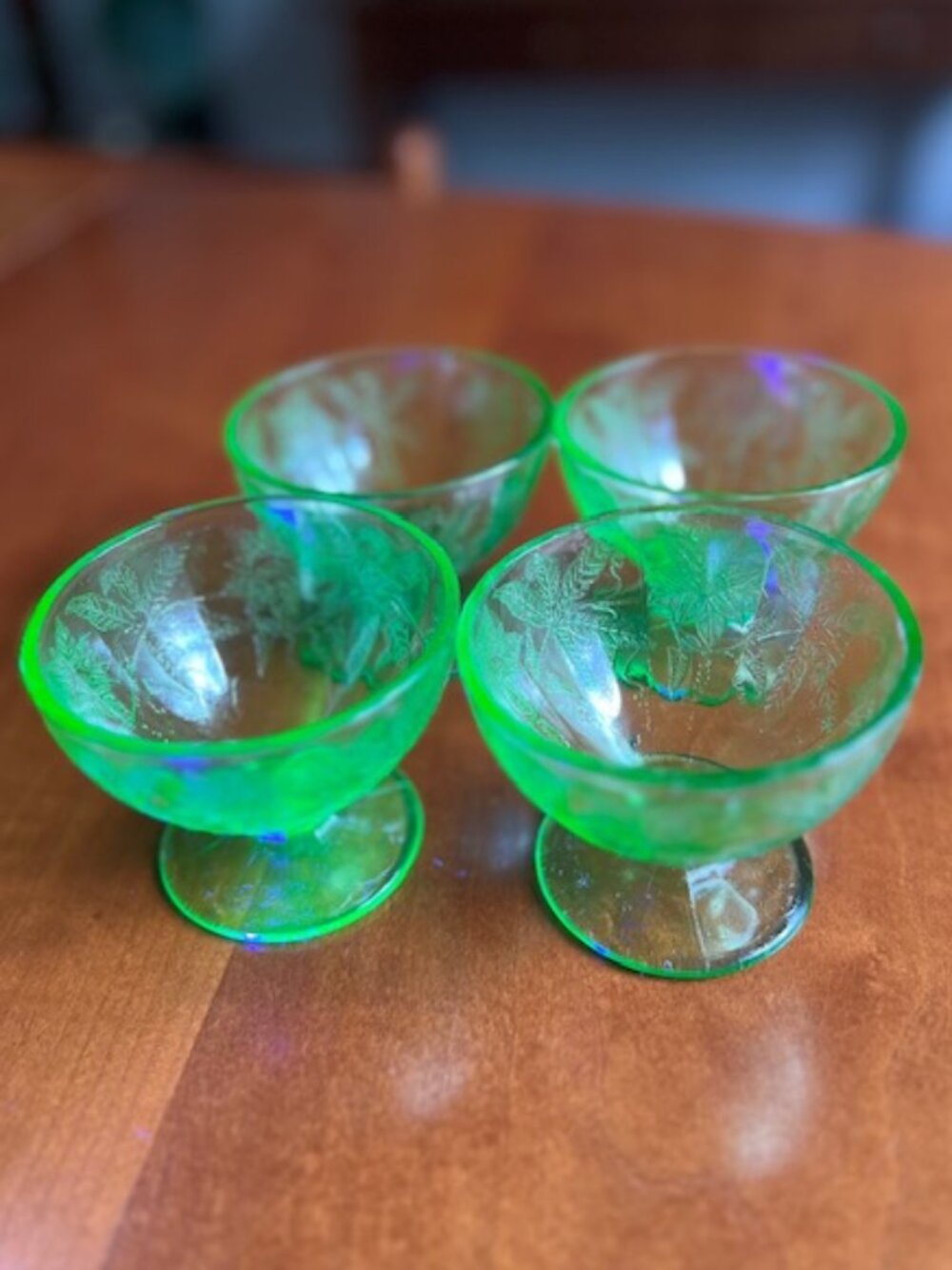 VINTAGE Uranium Jeannette Glass Company "Poinsettia" Green Footed Cups (4)